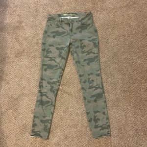 Camo skinny jeans